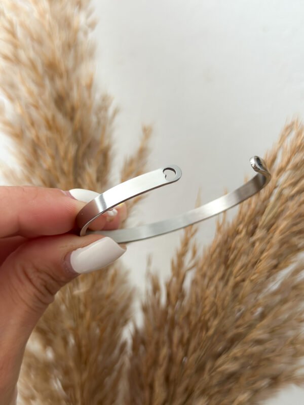 Pulsera Plateada - Grabada a mano 5mm - Imagen 3