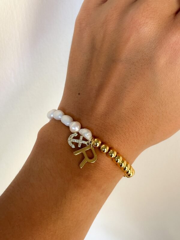 Pulsera Ancla Dorada personalizada con inicial - Imagen 3