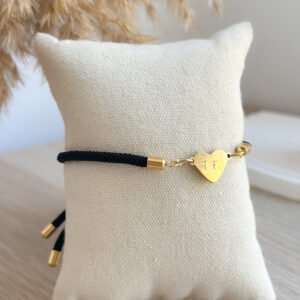 Pulsera Kai con corazón grabado a mano