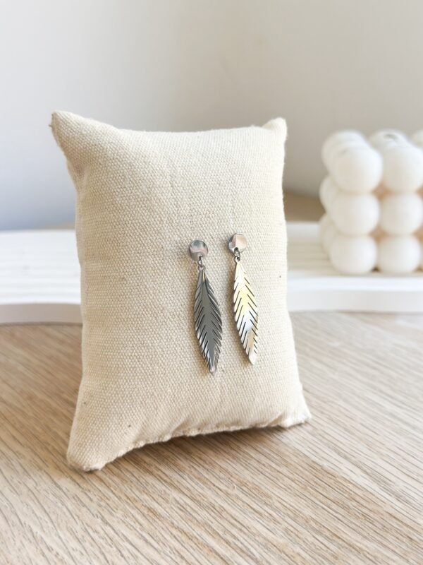 Pendientes hojas plateadas