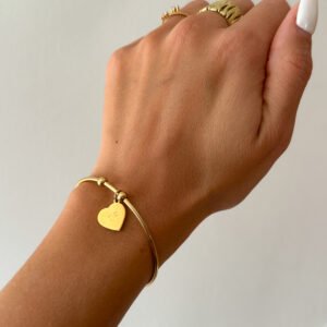 Pulsera con corazón grabado a mano