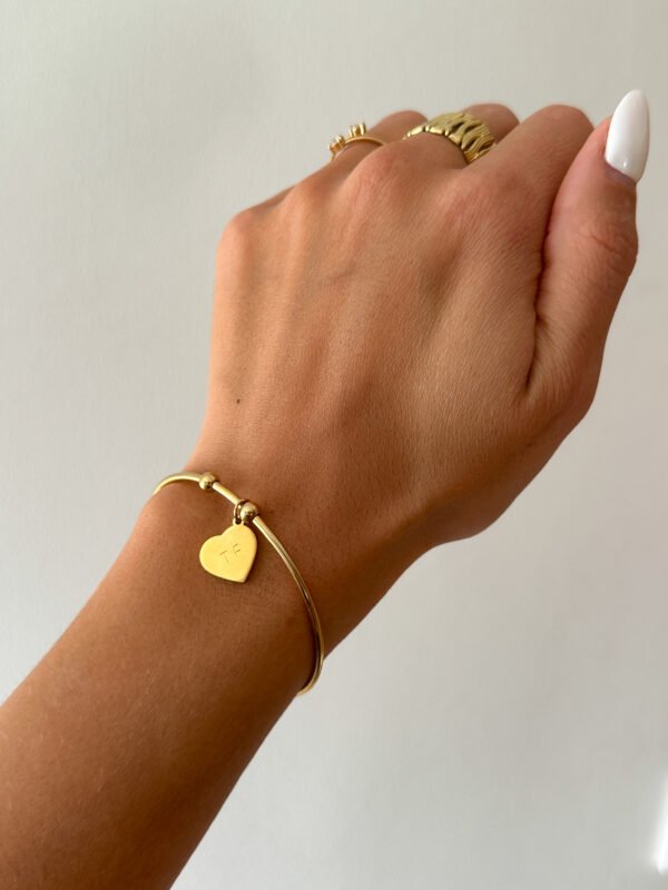 Pulsera con corazón grabado a mano - Imagen 2