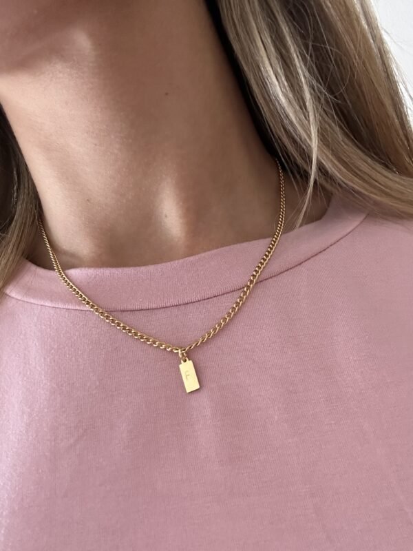 Collar Unisex con mini plaquitas grabadas a mano - Imagen 4