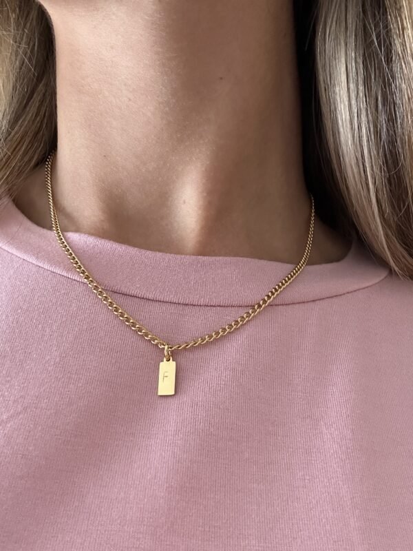 Collar Unisex con mini plaquitas grabadas a mano - Imagen 2