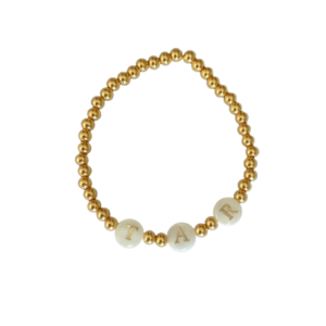 Pulsera de cuentitas con iniciales de nácar