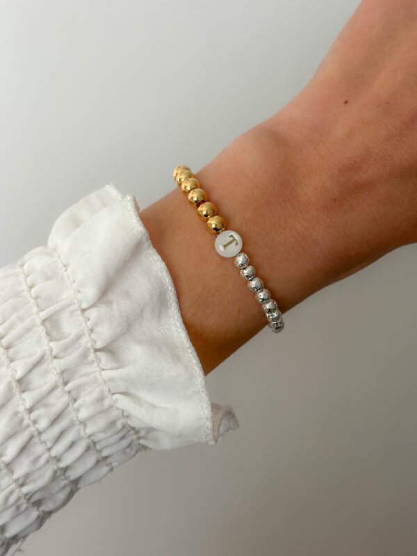 Pulsera Nácar de cuentitas acero inoxidable y piedra volcánica - Imagen 2