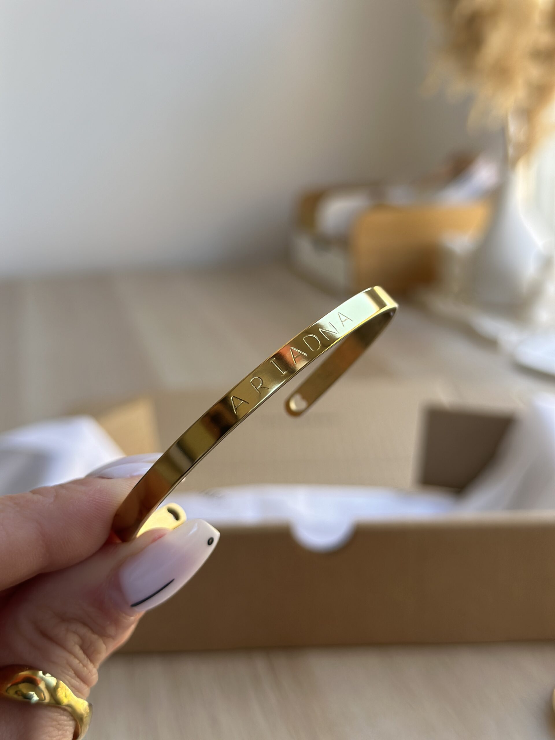 Pulsera rigida personalizada Dorada - Mujer - Imagen 2