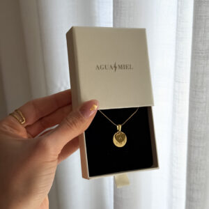 Collar Dorado con Doble Plaquita - Grabado a mano