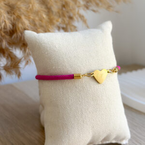 Pulsera Kai con corazón grabado a mano