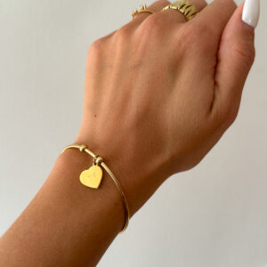 Pulsera con corazón grabado a mano