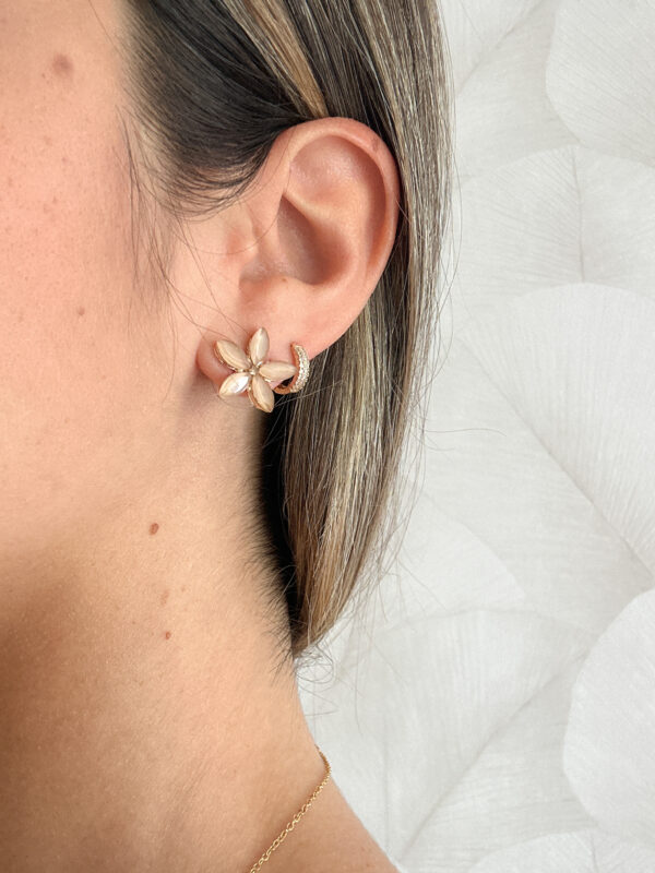 Pendientes flores camel - Imagen 2