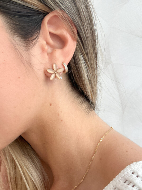 Pendientes flores camel - Imagen 3