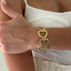 Pulsera corazones golpeados