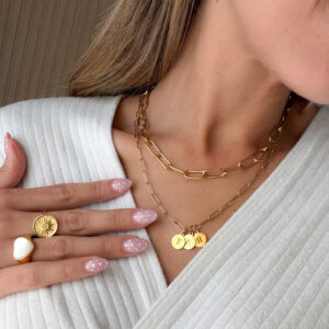 Collar doble con medallas iniciales