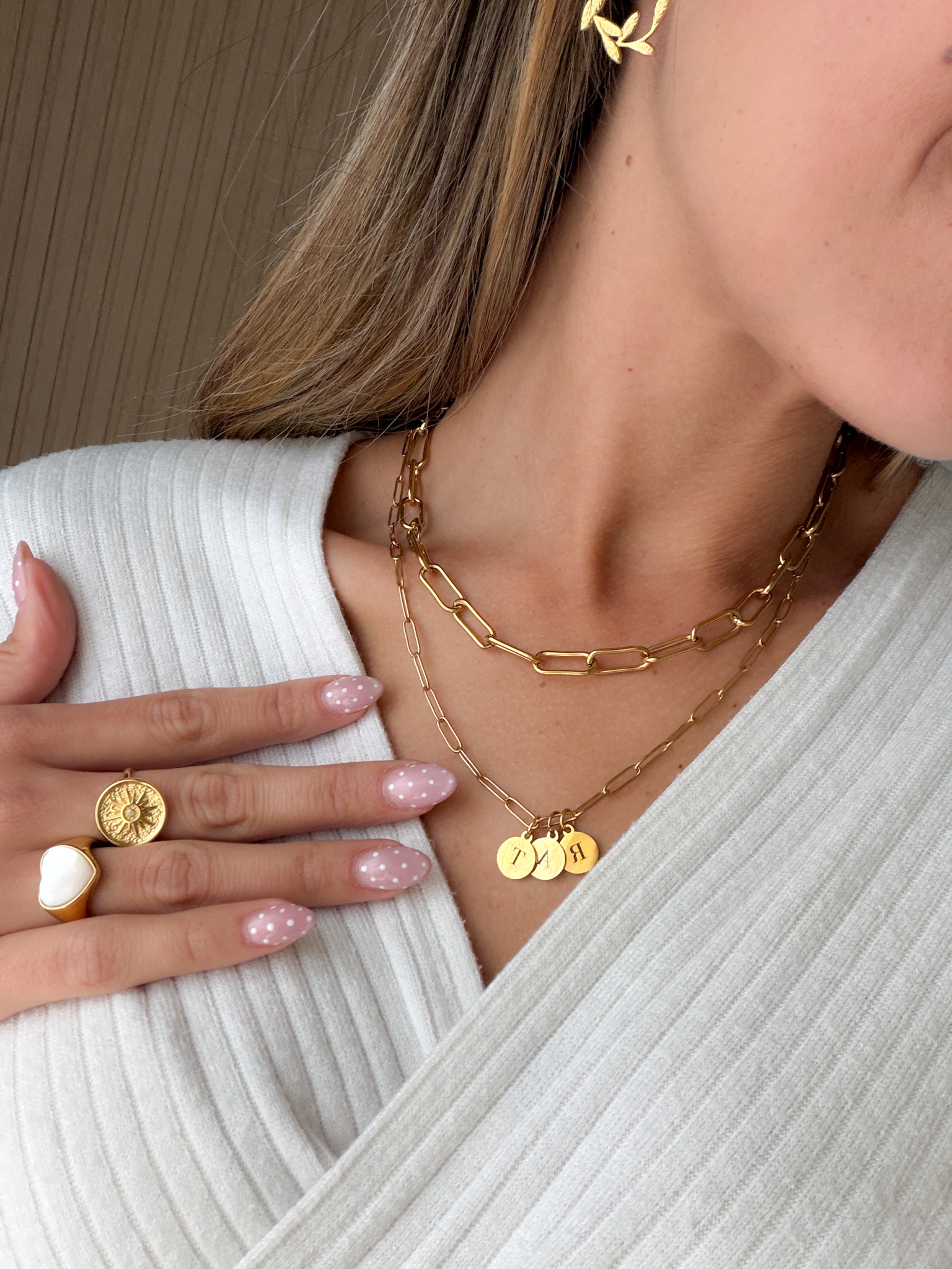 Collar doble con medallas iniciales - Imagen 2