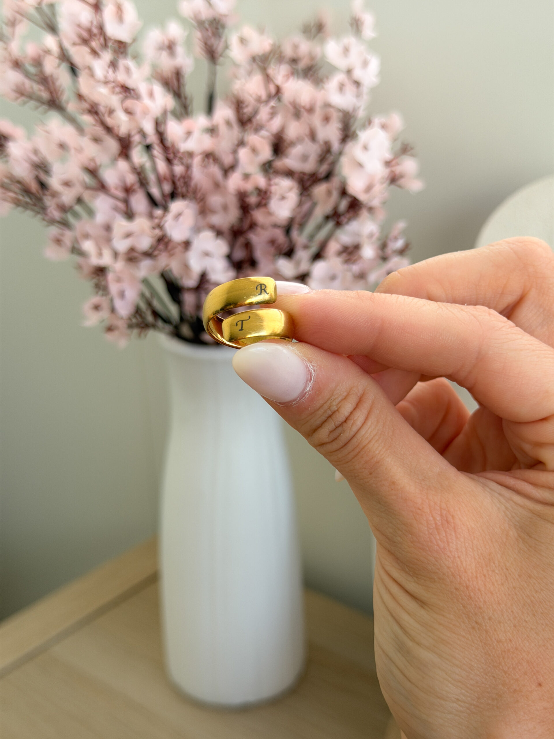 Anillo cruzado personalizado con iniciales - Imagen 2