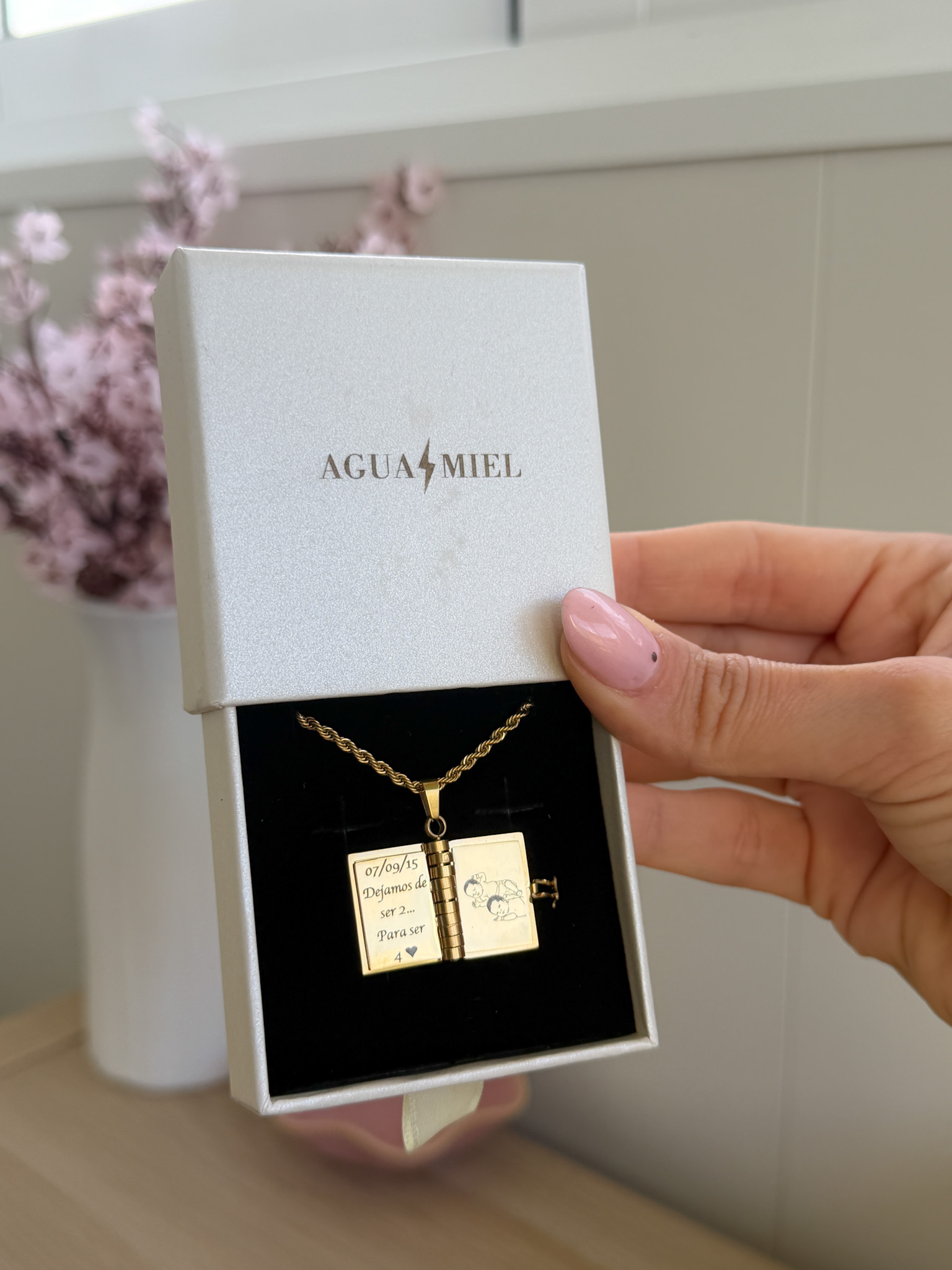 Collar libro personalizado - Imagen 4